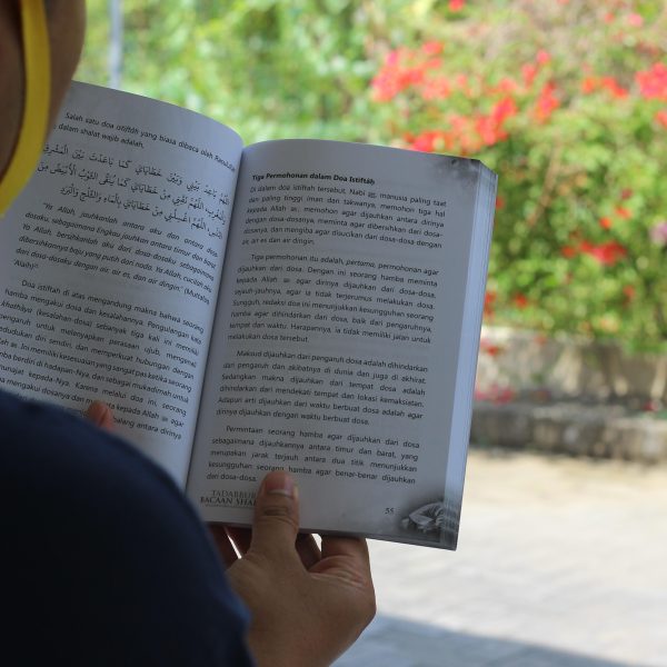 Memahami Arti Bacaan Shalat - Buku Tafsir Bacaan Shalat Lengkap - Buku Arti Doa Shalat - Makna Bacaan Shalat - Ibnu Abdil Bari - Soft Cover - Best Seller Quran, foto 9